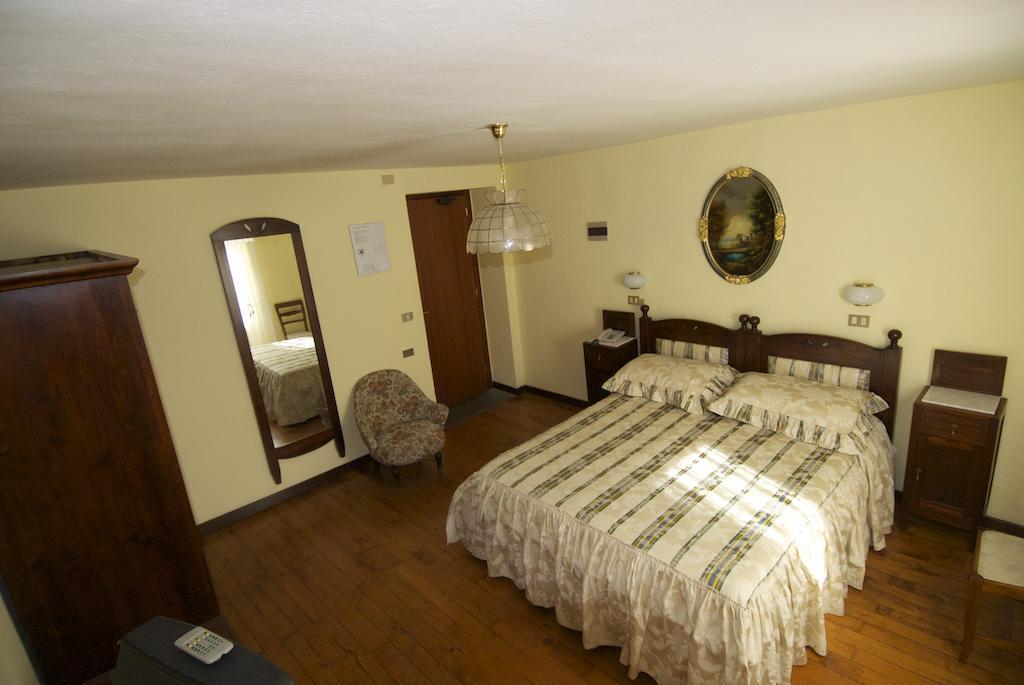 Albergo Ristorante Galli Pievepelago Quarto foto
