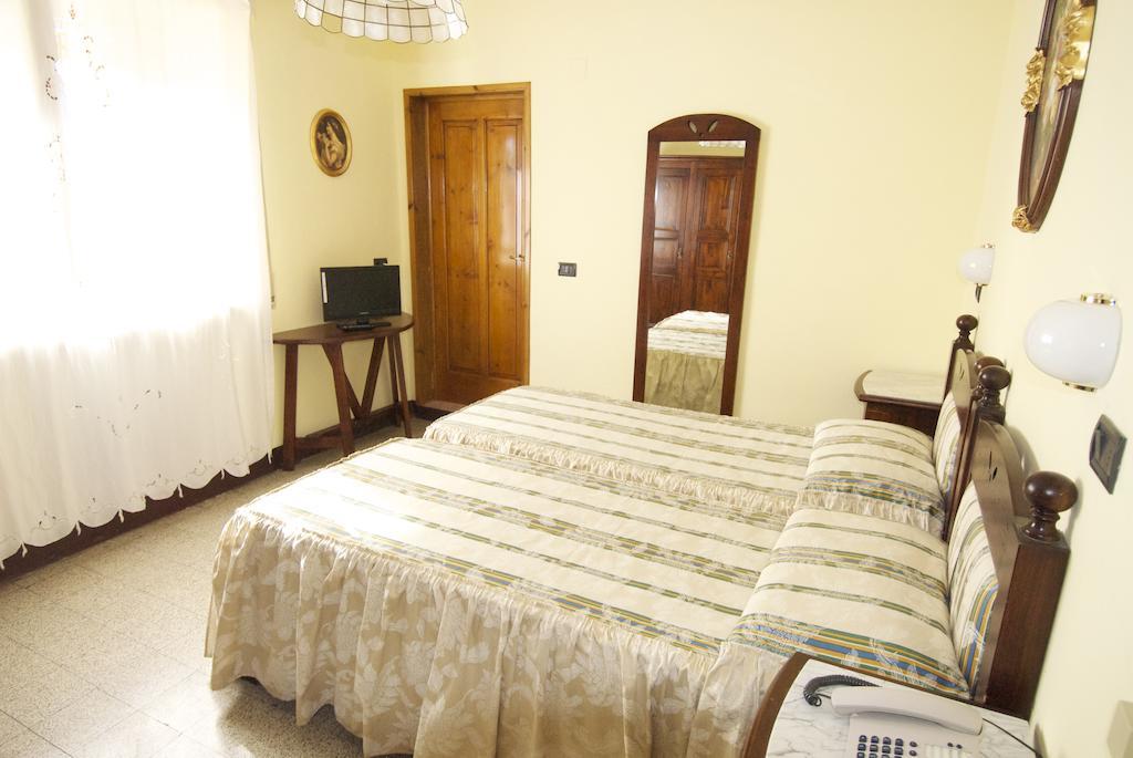 Albergo Ristorante Galli Pievepelago Quarto foto