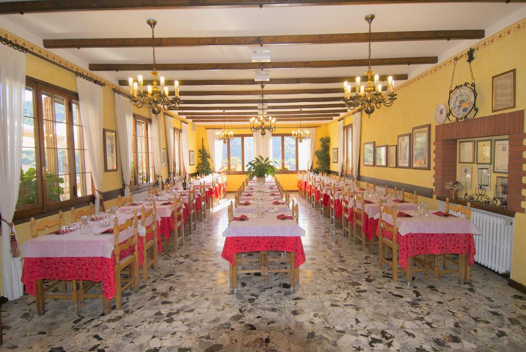 Albergo Ristorante Galli Pievepelago Exterior foto
